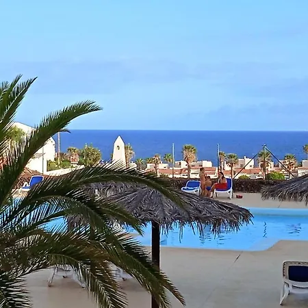 White Sand, Huge Terrace, Fast Wi-Fi, Netflix Apartment *