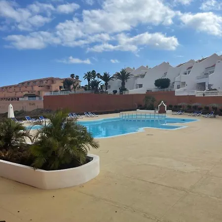 WHITE SAND, Huge Terrace, Fast Wi-Fi, Netflix Apartment