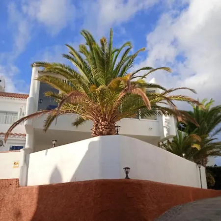 WHITE SAND, Huge Terrace, Fast Wi-Fi, Netflix Apartment