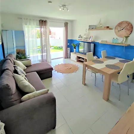 WHITE SAND, Huge Terrace, Fast Wi-Fi, Netflix Apartment